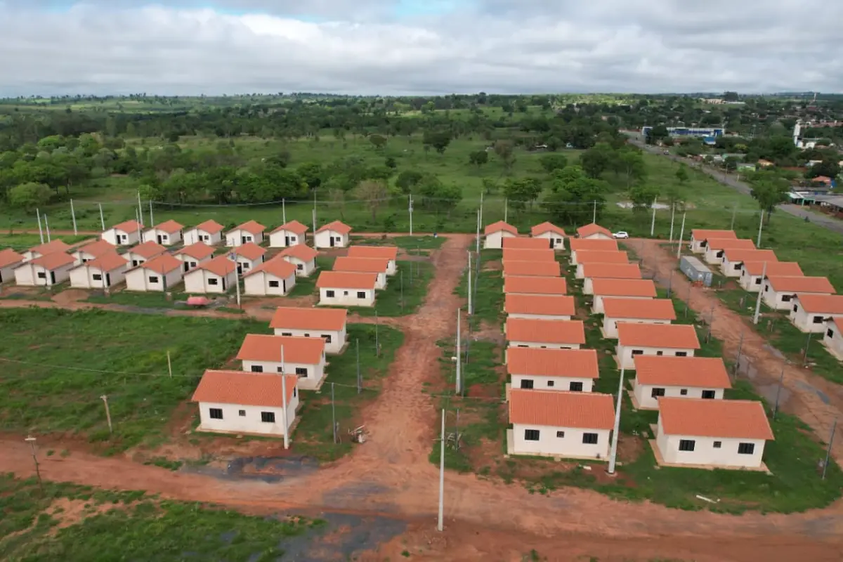 Vista aérea de conjunto habitacional em Caracol, MS