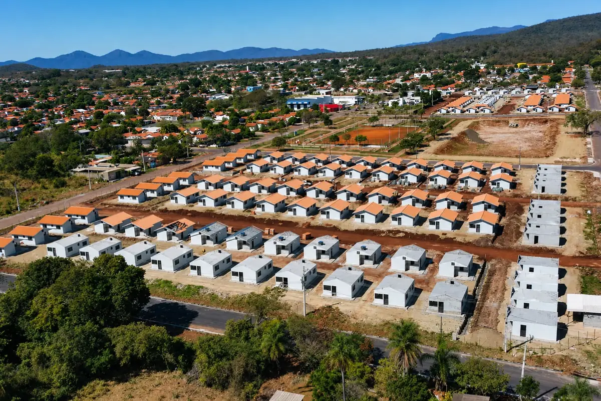 Vista aérea de conjunto habitacional em Corumbá, MS