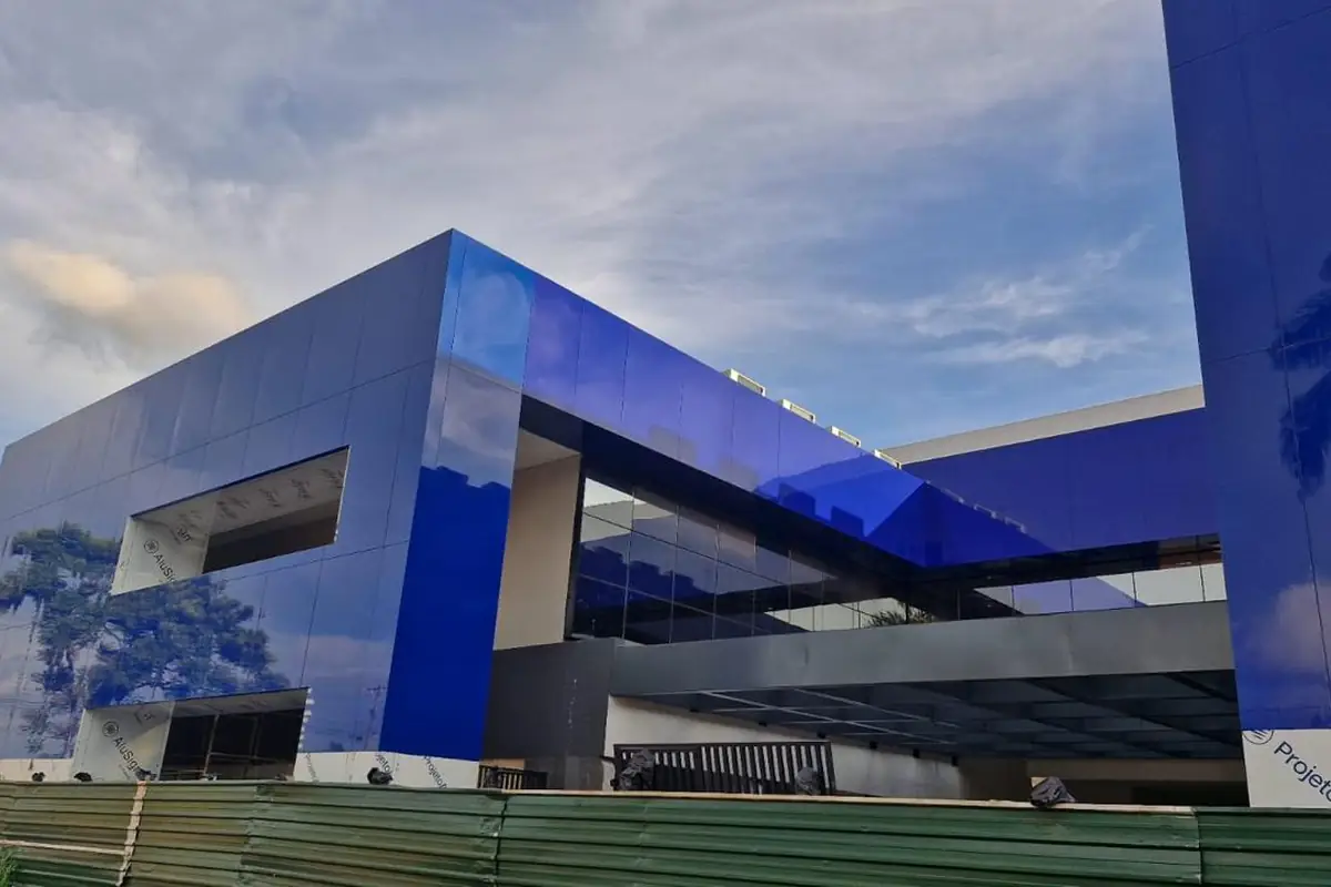 Fachada da Escola SESI construída pela Trento em Dourados, MS