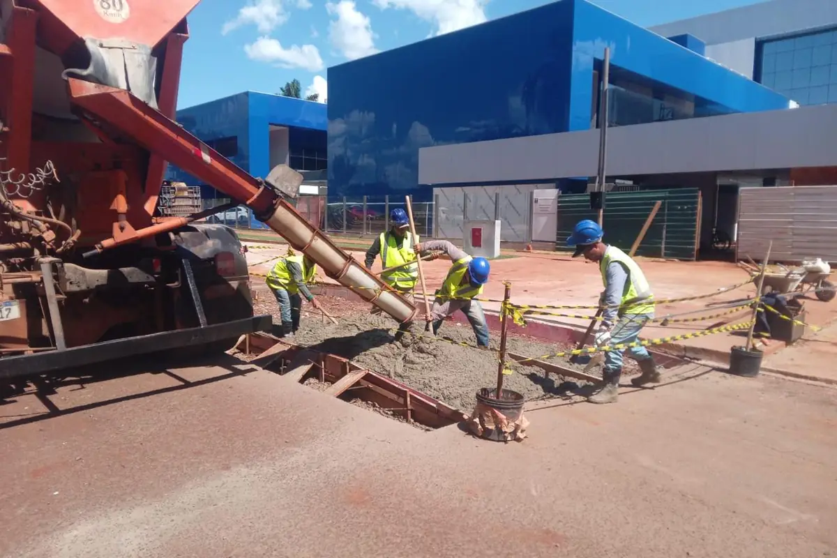 Equipe da Trento em execução de concretagem em canteiro de obras